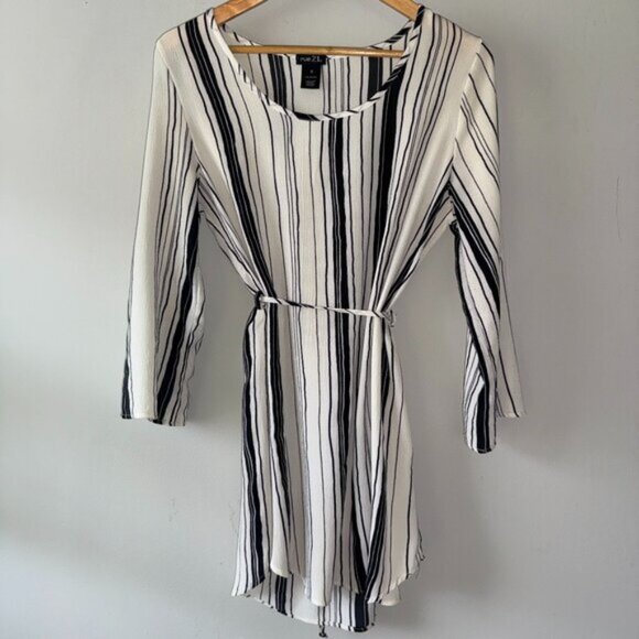 Dresses & Skirts - Black and White Vertical Striped Mid Length Sleeve Scoop Neck Dress Small